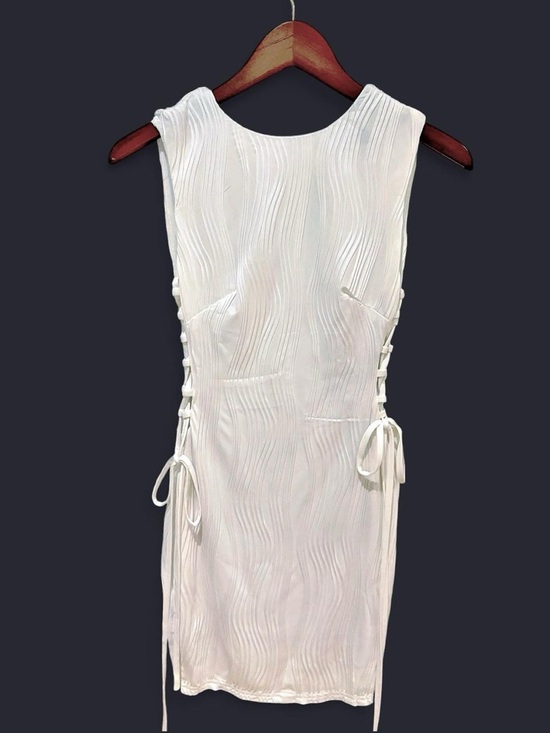 Akira Sleeveless White Lace-Up Side Bodycon Dress - Picture 2 of 5